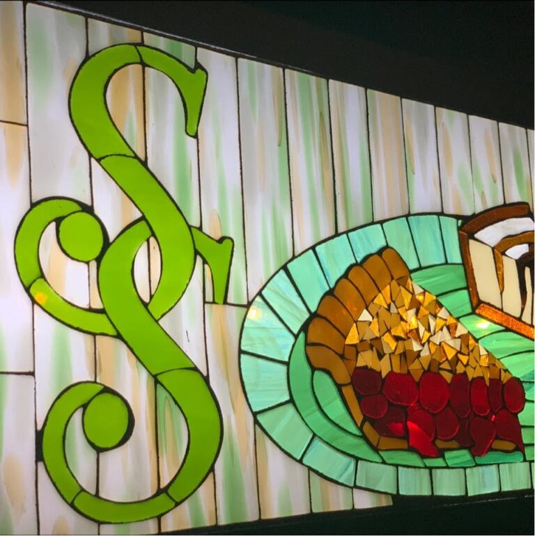 The Serving Spoon Cafe Catering Menominee 768x770